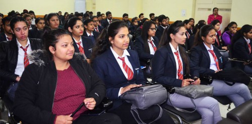 Alumni Talk – Creativity – A Way to Success